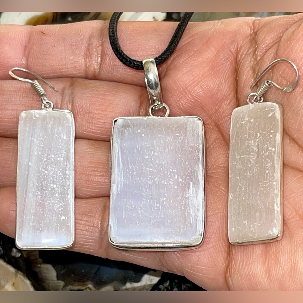 White Shiny Selenite Pendant & Earrings Set